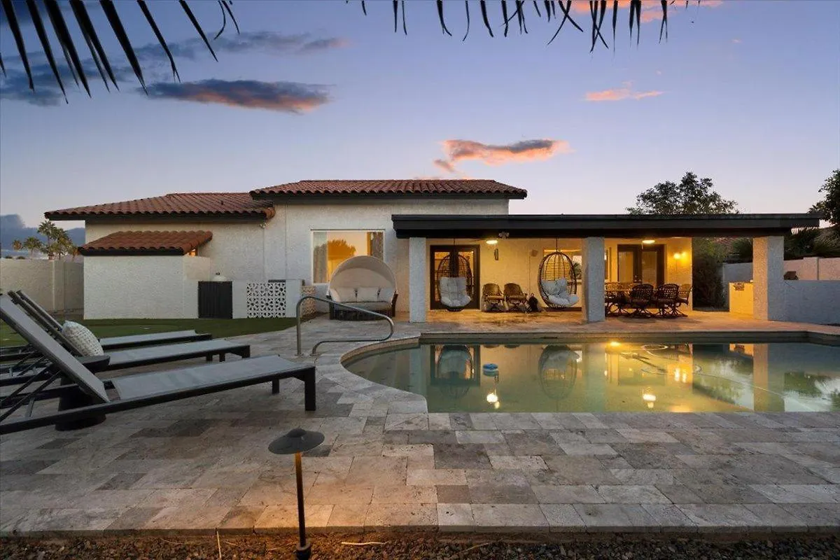 Beverly Charm- Private Pool - Mini Golf - Games location